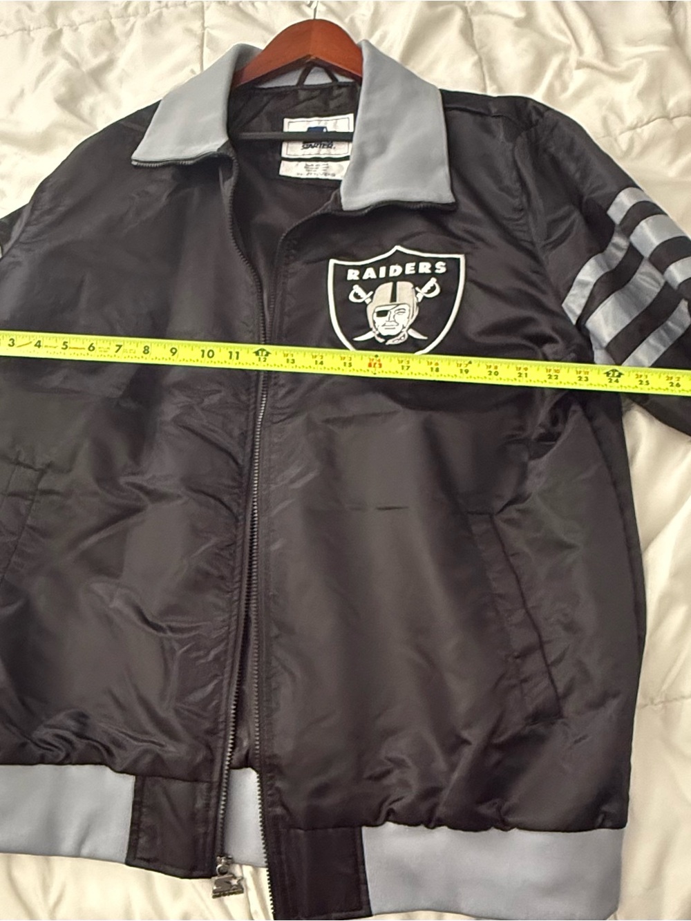 STARTER Black Satin Las Vegas Raiders Jacket with Gray Trim - Picture 2 of 10